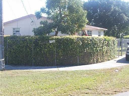 1st image of 605 SW 6th Ave
