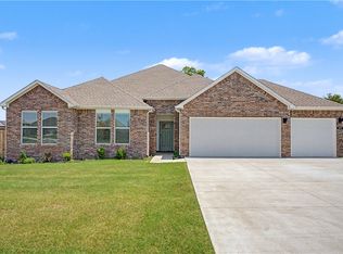 207 N Kit Kat Ct, Siloam Springs, AR 72761