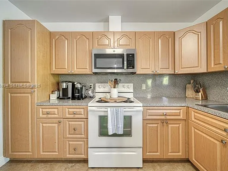 10600 SW 80th Ct — Photo 11
