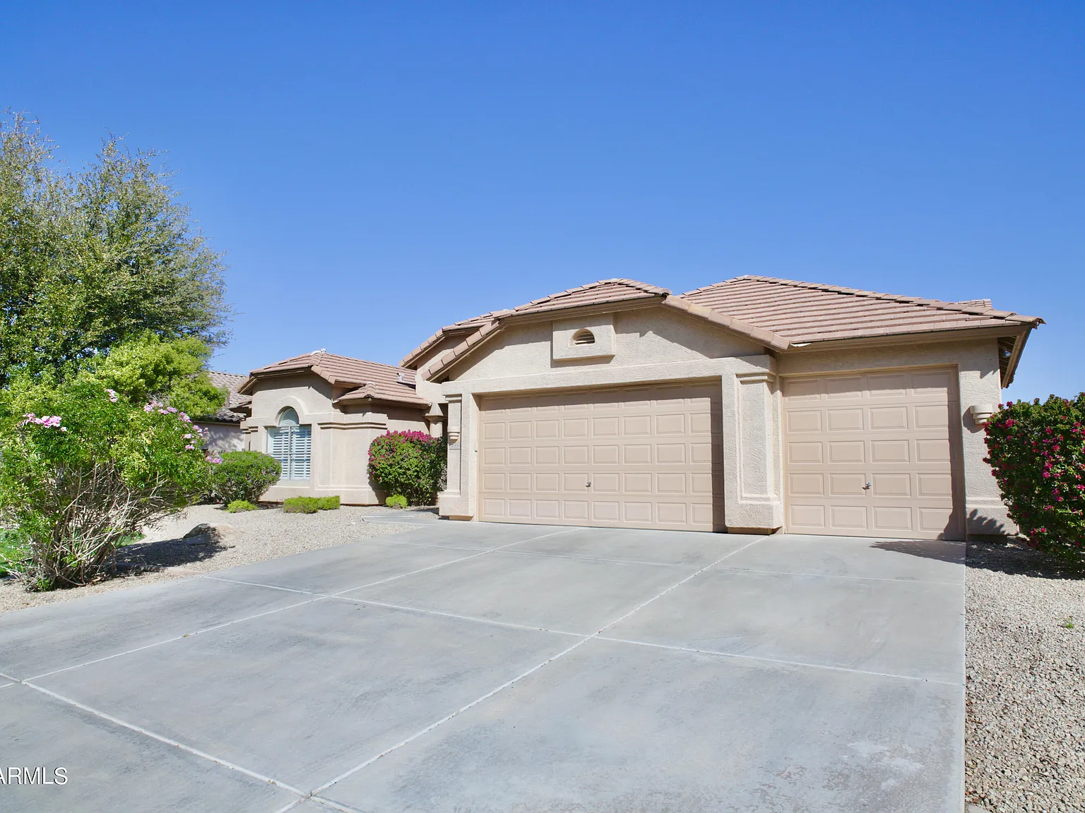 4 bed, 3.0 bath, 2524 sqft, $4,500 — Photo 2