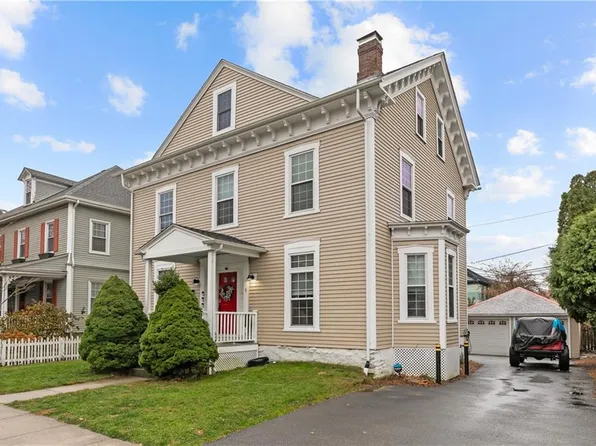 5 Elliot Pl, Newport, RI 02840