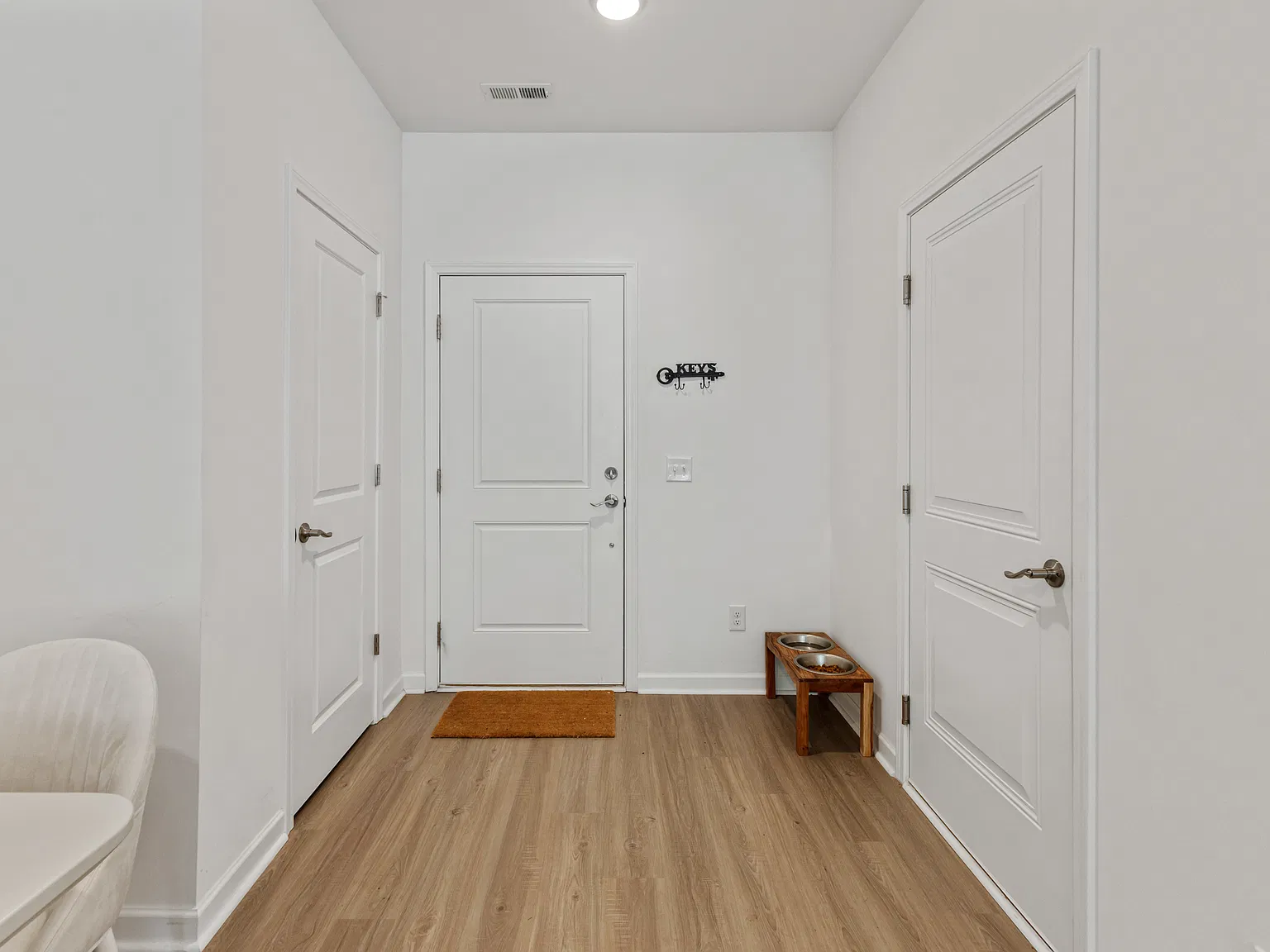 3 bed, 2.5 bath, 1570 sqft, $2,350 — Photo 2