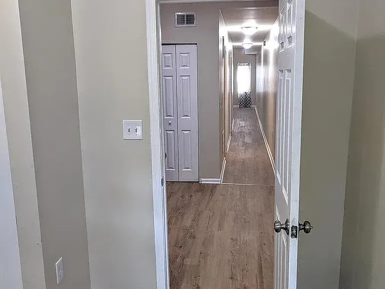 2444 Druid Hill Ave — Photo 11