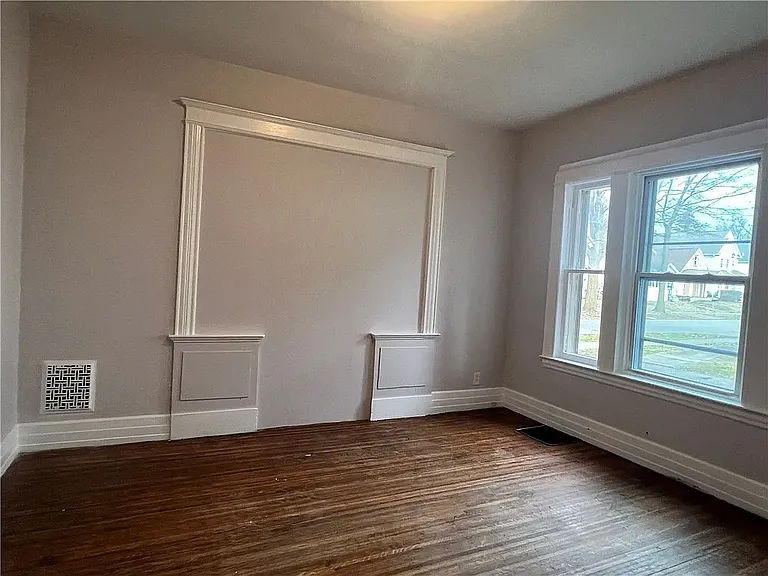 445 Flint St — Photo 5
