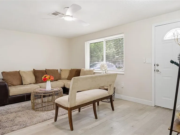 6338 Aberdeen Ave — Photo 2