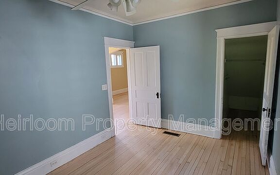 3rd image of 426 N 22nd Ave W