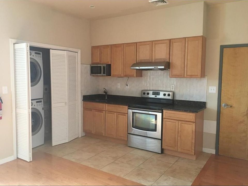 1st image of 1332 W Girard Ave #D4