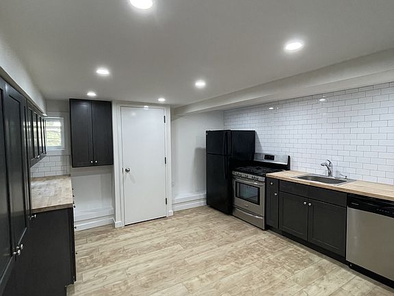 3rd image of 563 17th St #1