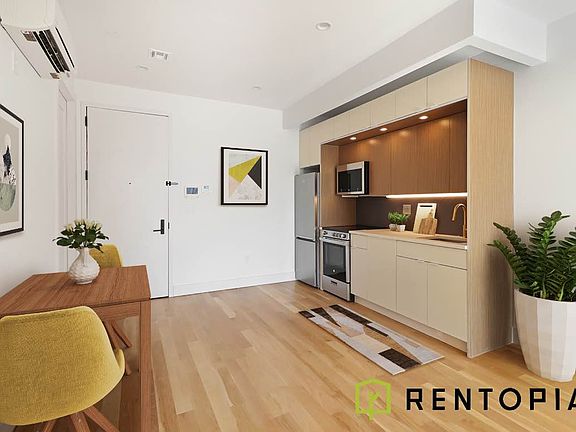 3rd image of 494 Manhattan Ave #2H