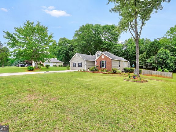 4th image of 164 Lakepointe Ct