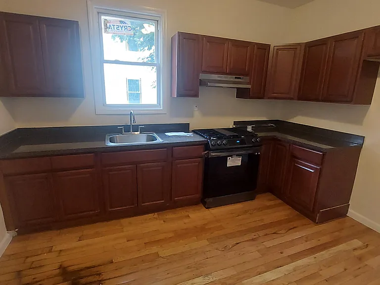 527 13th Ave #1 — Photo 3