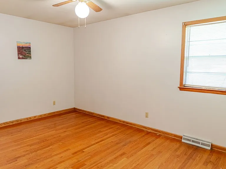 8020 Oakland Ave — Photo 14