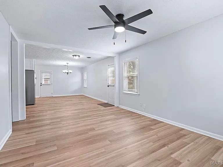 111 Lori St — Photo 4