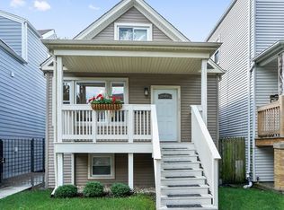 4153 W Roscoe St, Chicago, IL 60641