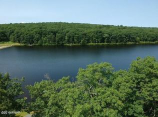 1046 Wintergreen Ct, Hawley, PA 18428