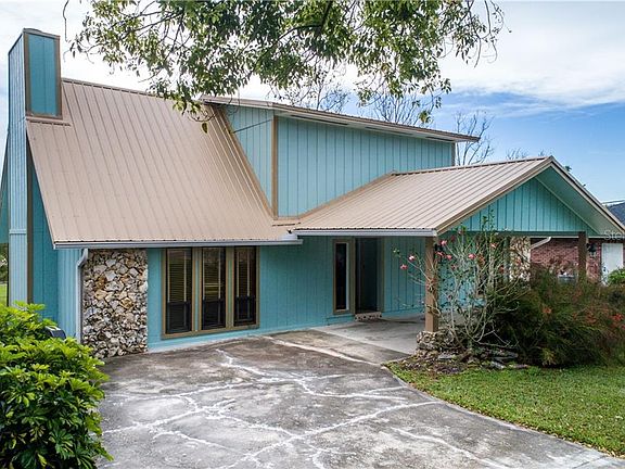 2nd image of 27828 Lois Dr