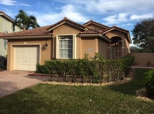 10680 NW 2nd St, Hollywood, FL 33026