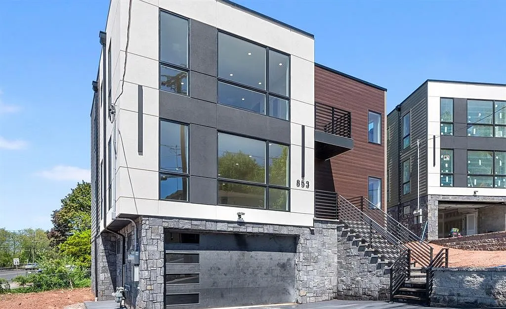 3 bed, $5,300 — Photo 1