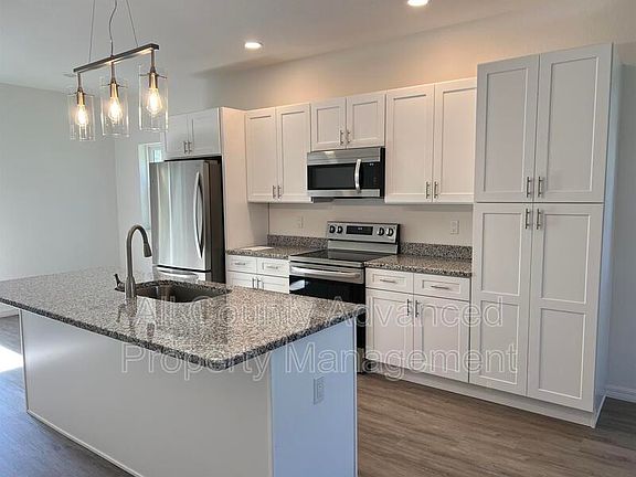 4th image of 1277 Park St Unit 1277