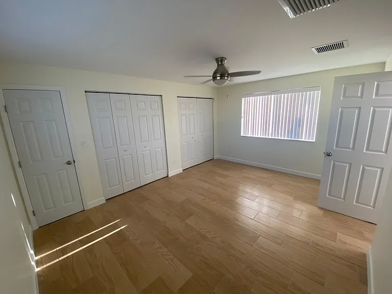 7781 Sheridan St — Photo 24