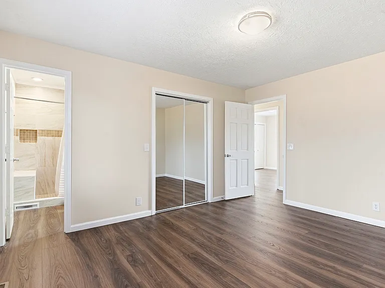 2431 S Kings Ave — Photo 12