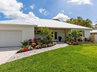 8265 SE Pinehaven Ave, Hobe Sound, FL 33455