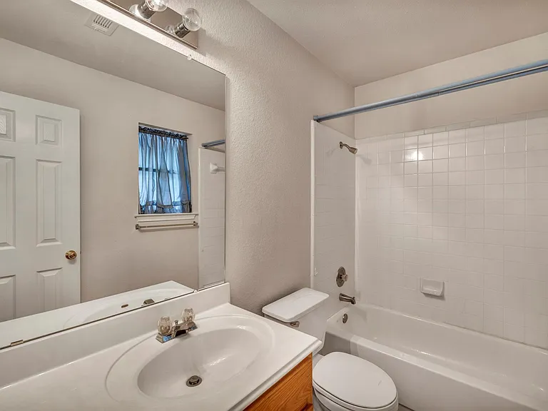 216 Meadowside Dr — Photo 7
