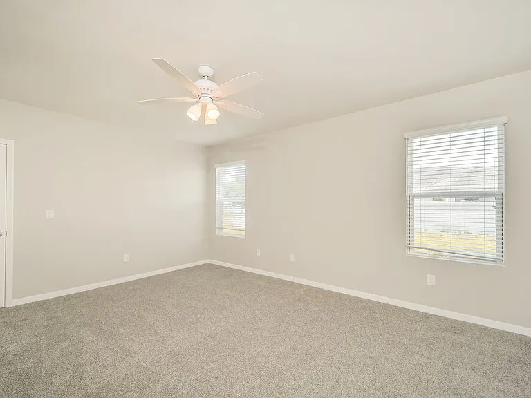 714 SW 6th St — Photo 10