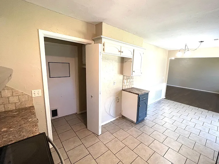 908 Cooper Ln — Photo 17