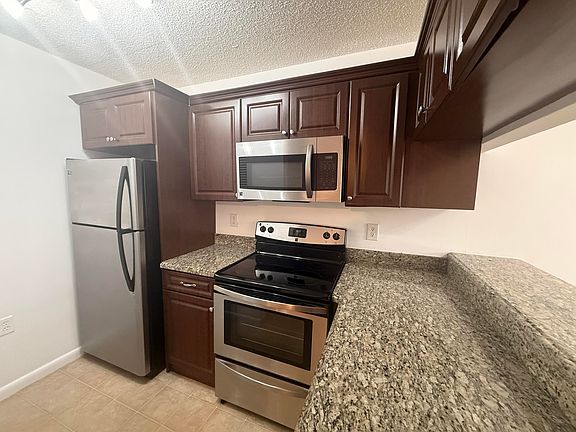 5th image of 16203 Glenmoor Dr #16203