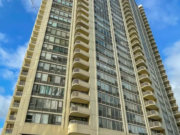 3930 N Pine Grove Ave APT 2510, Chicago, IL 60613