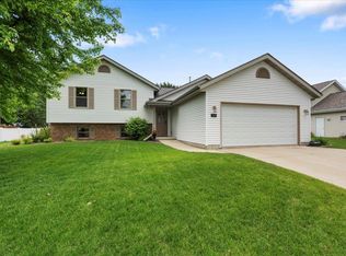114 Weybridge Dr, Sun Prairie, WI 53590