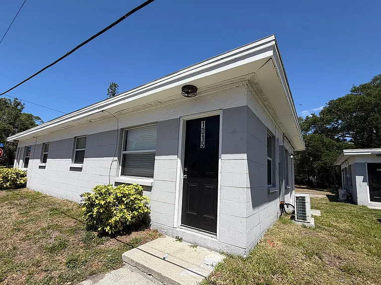 Vine Ave — Photo 1