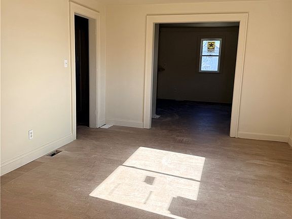3rd image of 1317 Plum St