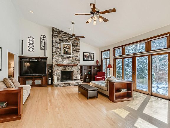 2nd image of 925 Patriot Ln