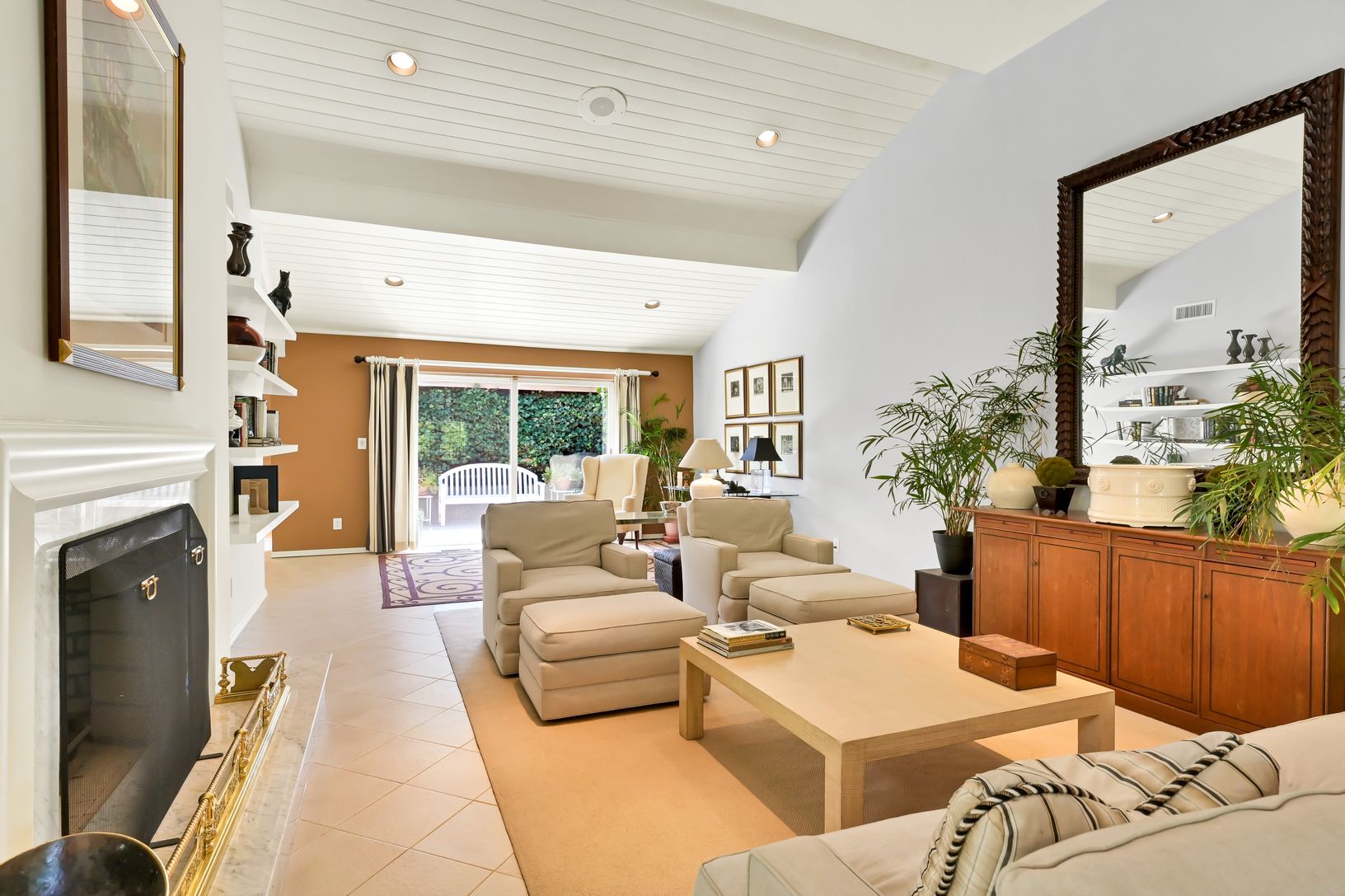 Living with View to Courtyard