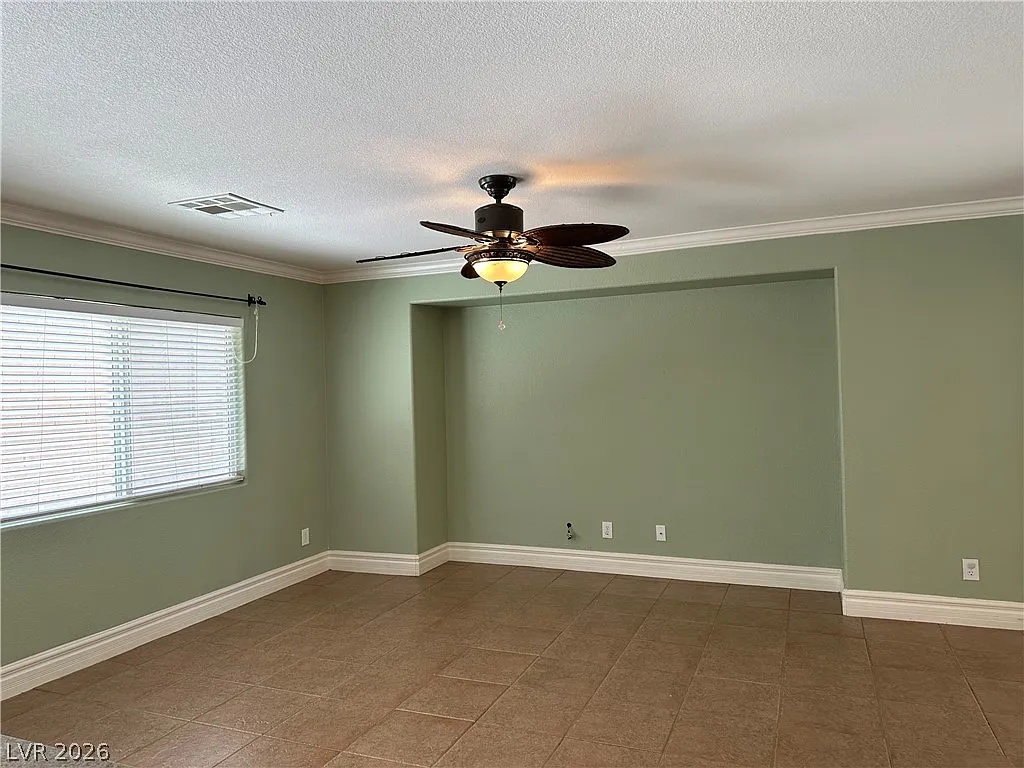 4 bed, 3.0 bath, 2251 sqft, $2,350 — Photo 4
