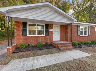 317 Edgegreen Dr, Charlotte, NC 28217