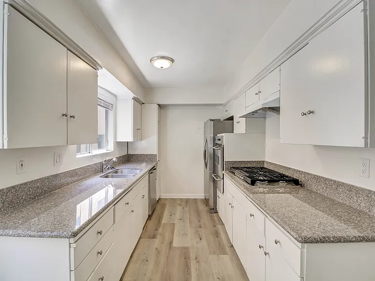 1452 Berkeley St #2 — Photo 6
