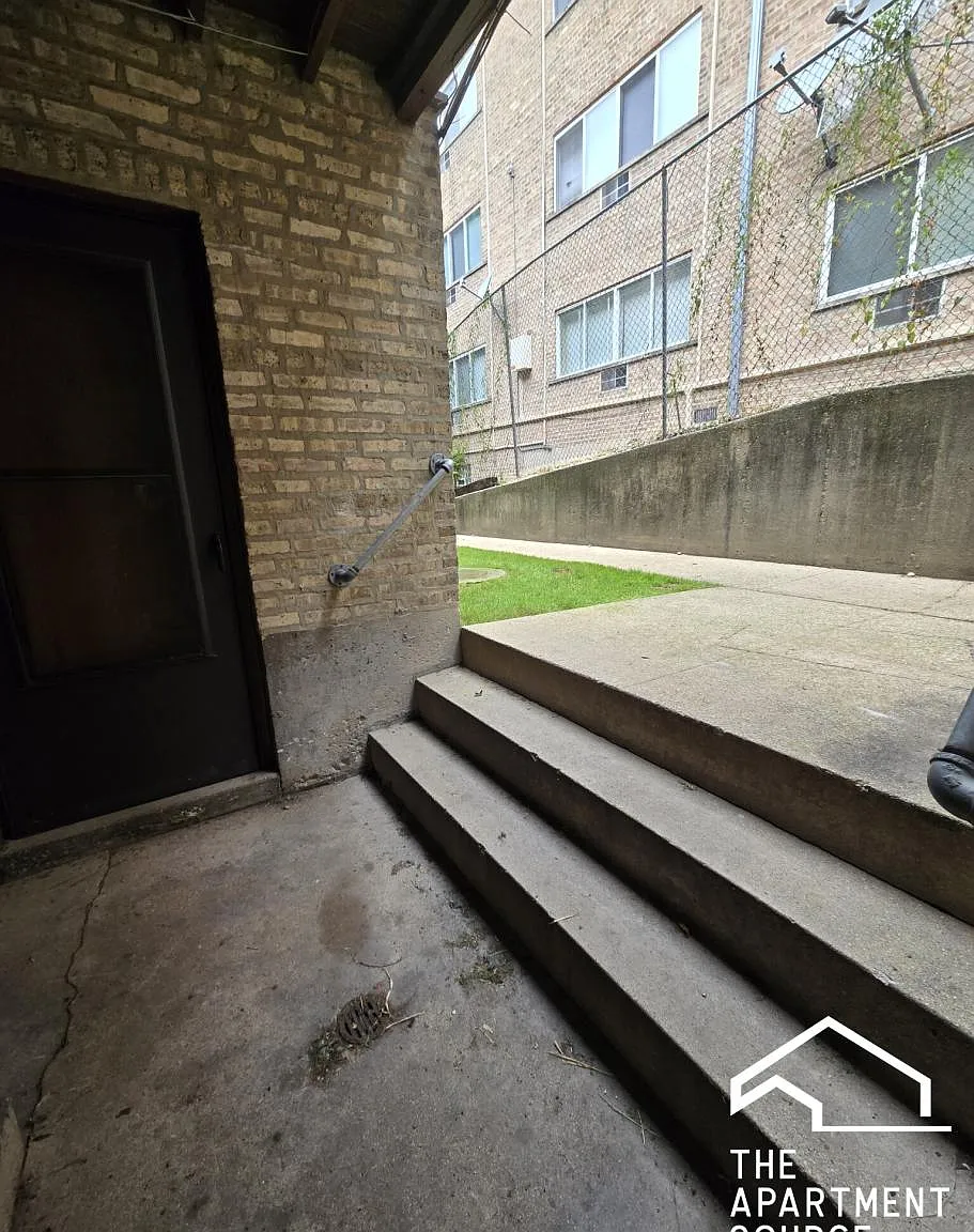 7326 North Ridge Avenue #1W — Photo 4
