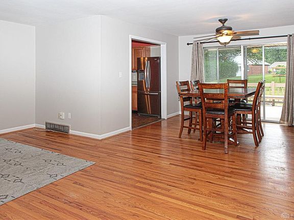 3rd image of 2800 Parklawn Dr