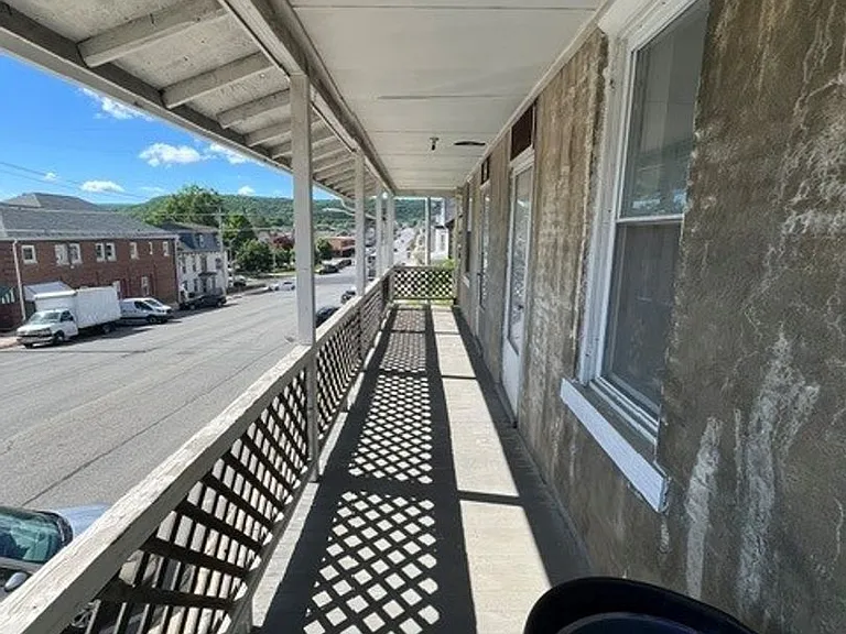 206 N 2nd St — Photo 3