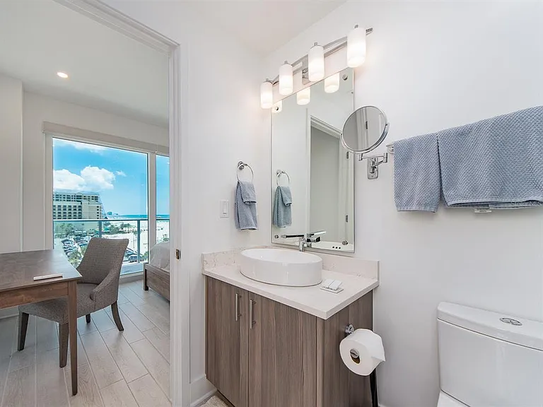 15 Avalon St #701 — Photo 33
