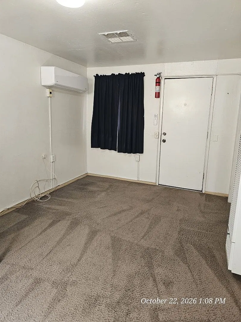 Oasis Court — Photo 2