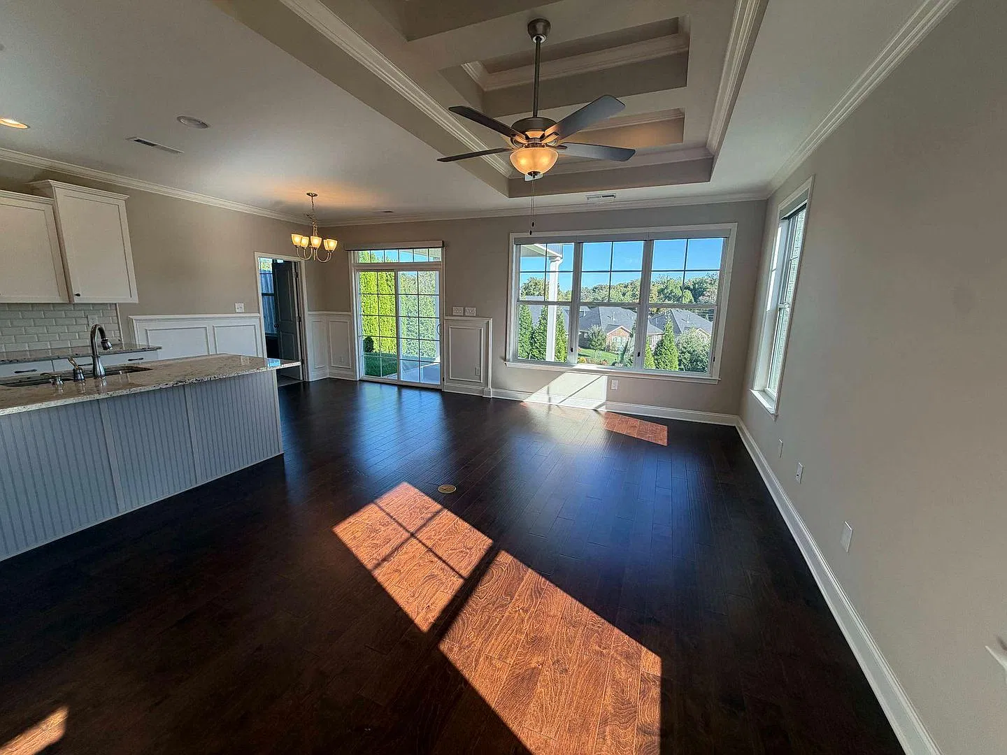 Gorgeous End Unit 3 Bedroom + Bonus Townhouse In Farragut!! — Photo 3