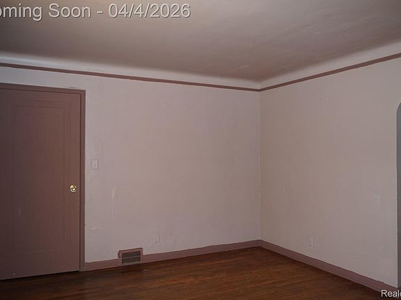 5th image of 16076 Ellsworth St