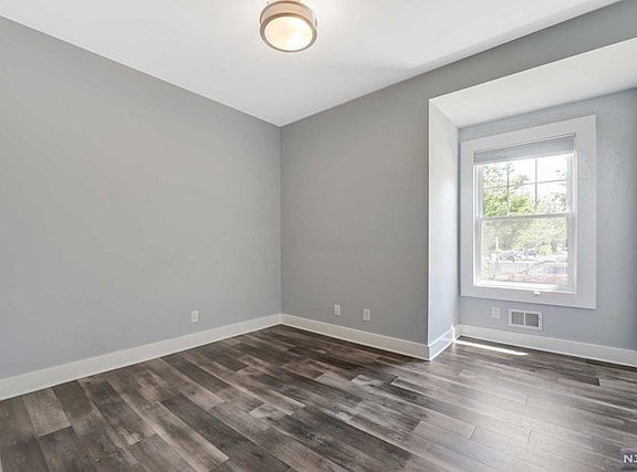 5th image of 41 The Cres Floor 2