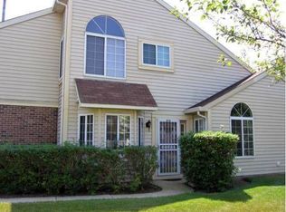464 Canterbury Dr, Carol Stream, IL 60188