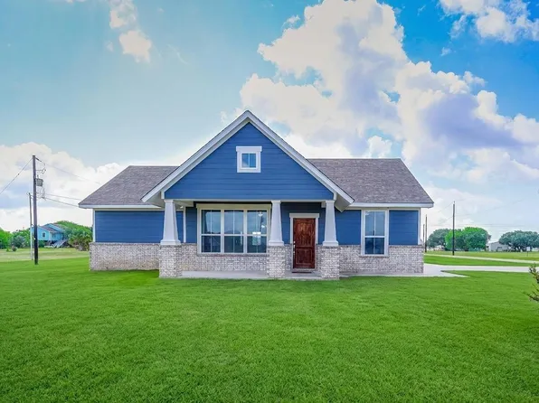 497 Arrowhead Dr, Palacios, TX 77465