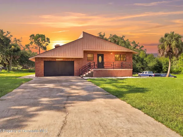 28850 Lindenhurst Dr, Zephyrhills, FL 33544